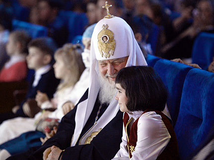 Патриарх на Рождественском празднике в Кремле призвал усыновлять сирот