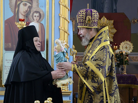 Митрополит поздравил игуменью Елабужского монастыря с юбилеем