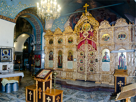 В иконостас Боровецкой церкви установлены новые иконы