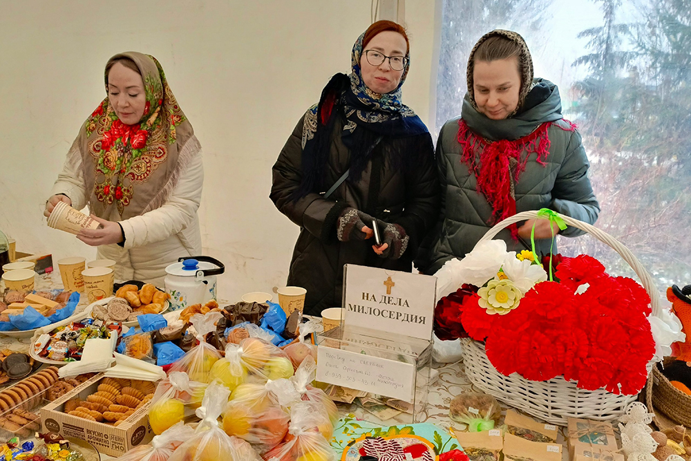 Благотворительная ярмарка в воскресный день