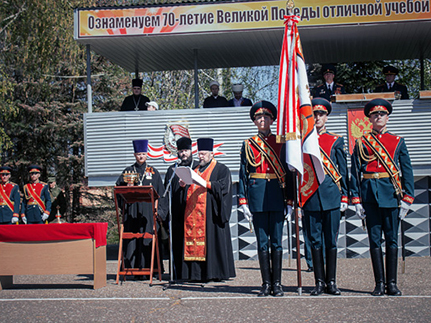 В день памяти великомученика в Танковом училище освятили Боевое знамя