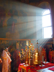 Архиерейское богослужение в день Антипасхи. Увеличить изображение. Размер файла: 120,39 Kb [600X800]