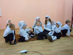 Пасхальный спектакль в детской воскресной школе. Увеличить изображение. Размер файла: 91,03 Kb [800X600]