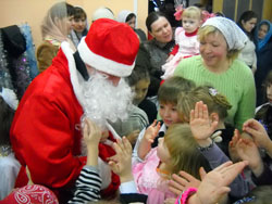 Рождественский праздник для детей в Боровецкой церкви. Увеличить изображение. Размер файла: 142,88 Kb [800X600]