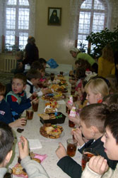 Рождественский праздник для детей в Боровецкой церкви. Увеличить изображение. Размер файла: 136,98 Kb [533X800]