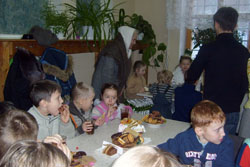 Рождественский праздник для детей в Боровецкой церкви. Увеличить изображение. Размер файла: 132,65 Kb [800X533]