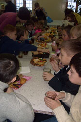 Рождественский праздник для детей в Боровецкой церкви. Увеличить изображение. Размер файла: 122,37 Kb [533X800]
