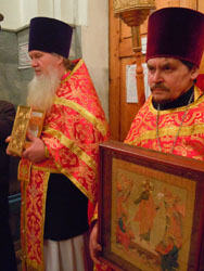 Пасхальная Заутреня в Боровецкой церкви. Увеличить изображение. Размер файла: 142,36 Kb [600X800]