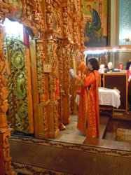 Пасхальная Заутреня в Боровецкой церкви. Увеличить изображение. Размер файла: 273,03 Kb [800X1067]