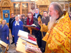 Новогодний молебен в Боровецкой церкви. Увеличить изображение. Размер файла: 175,42 Kb [800X600]