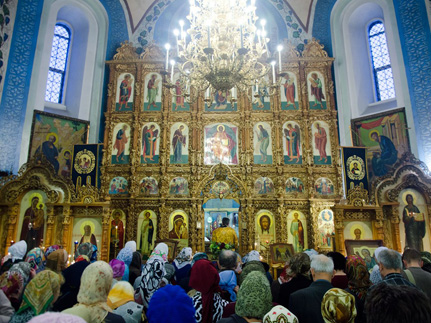Более половины россиян считают себя православными