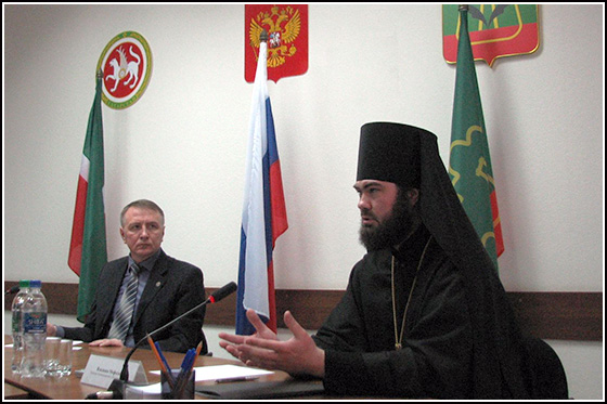 Епископ Альметьевский принял участие в заседании круглого стола
