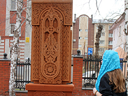 В Альметьевске установлен памятный крест