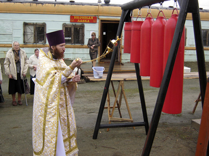 В Оркской епархии освятили необычную колокольню