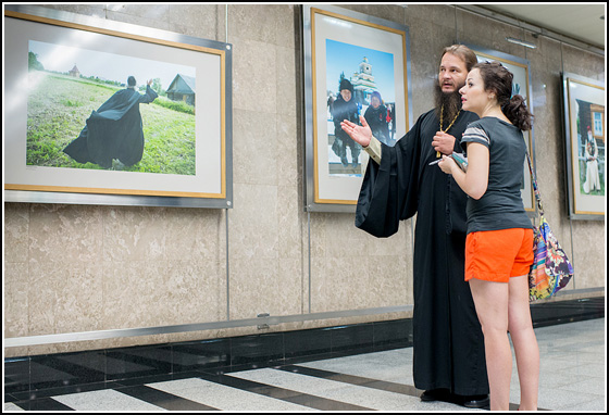Место фотовыставки «Два Крещения Руси» — Московское метро