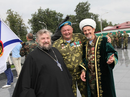 Священнослужитель Казанской епархии принял участие в митинге посвященном празднику ВДВ
