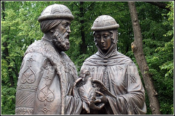 Памятник благоверным князьям Петру и Февронии Муромским