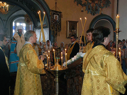 Митрополит Анастасий возглавил престольные торжества в Петропавловском соборе 