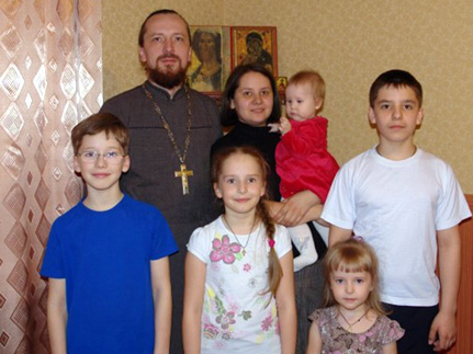 Священник Архангельской области стал одним из лучших отцов в регионе