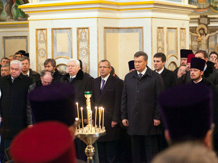 В Украине духовенство и власти молились о прекращении вражды
