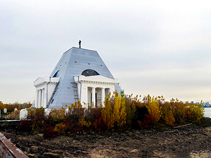 В храме-памятнике на реке Казанке прошли богослужения