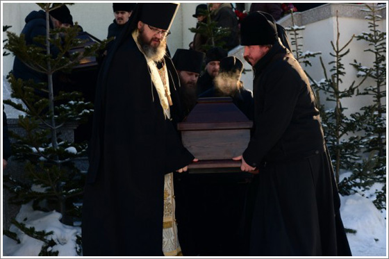 Похороны погибших при стрельбе в храме Южно-Сахалинска