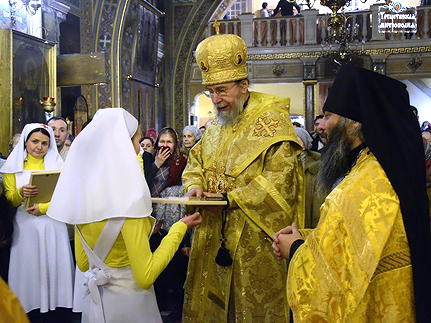 Митрополит Анастасий вручил сертификаты об окончании сестринских курсов