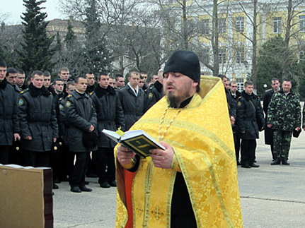 В Севастополе военные помолились о мире в стране