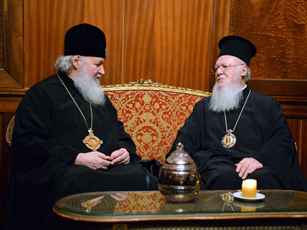 Патриархи Московский и Константинопольский провели дружественную беседу
