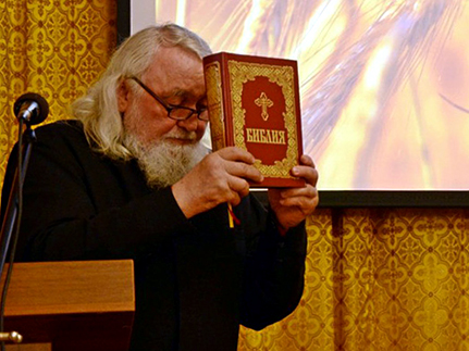 В Казани состоялась презентация Библии на удмуртском языке