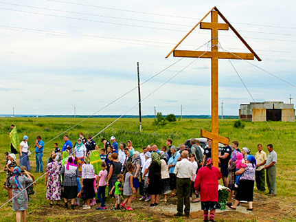 В селе Малый Толкиш установлен поклонный крест