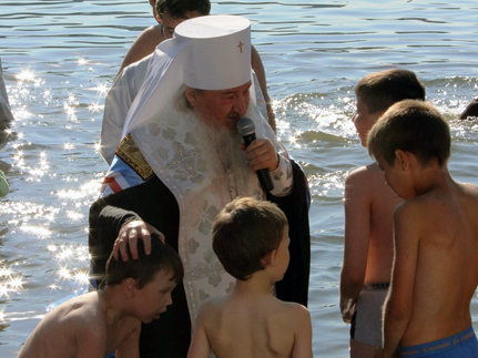 В Свияге крестили около тысячи человек [+видео]