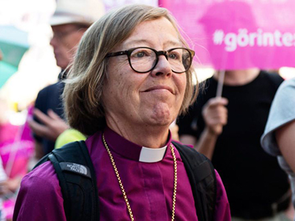 Швеция: первая в мире епископ-лесбиянка призвала убрать кресты с куполов церкви в Стокгольме