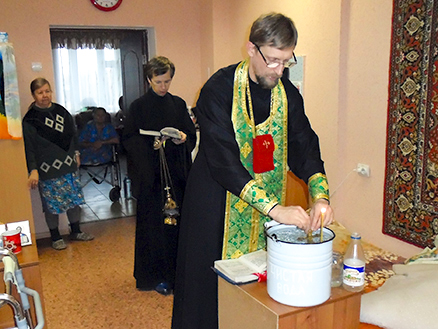 Священник посетил Тукаевский дом-интернат