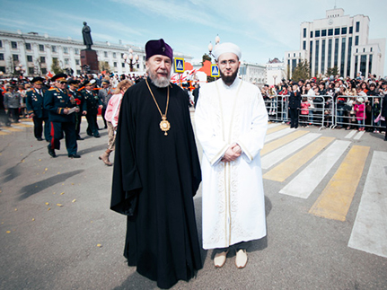 Митрополит Анастасий принял участие в Параде в честь 70-летия Победы
