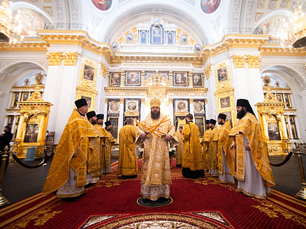 Архиерейское богослужение с сурдопереводом прошло в Казани