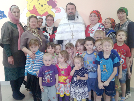 В Монашево освятили помещение детского сада