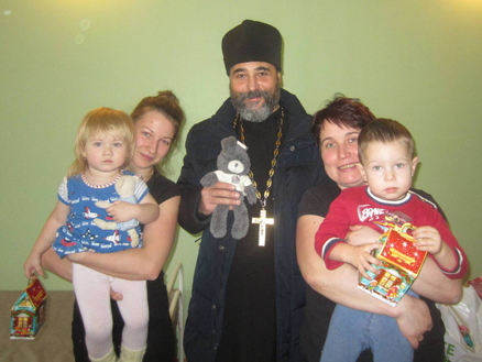 Священник посетил Дом ребенка и детскую больницу