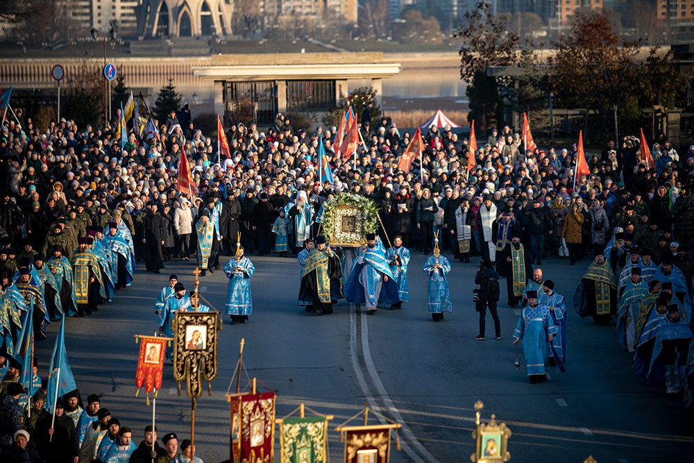 Челнинцы приняли участие в праздничном богослужении в день Казанской иконы