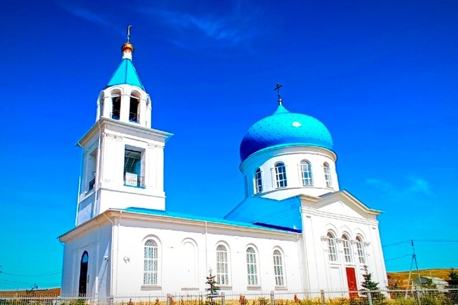 Идет подготовка к росписи храма в селе Новотроицкое