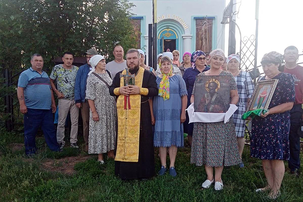 В Коноваловке совершили молитвенное шествие вокруг села