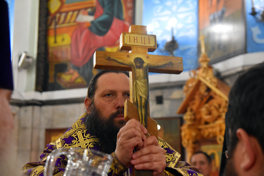 Епископ Гавриил совершил Чин воздвижения Креста в Свято-Вознесенском соборе [+Видео]