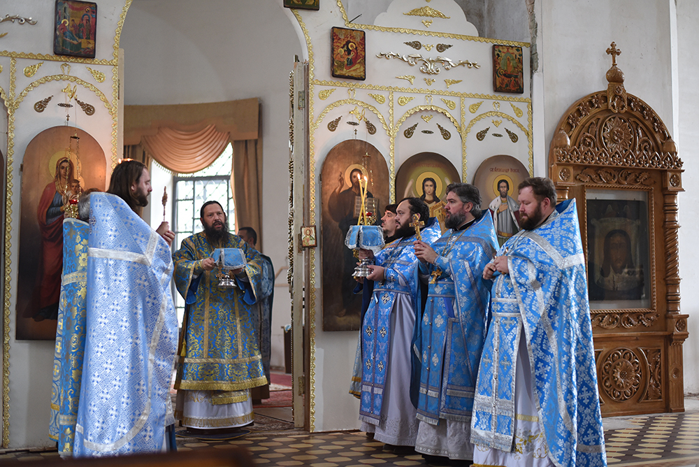 В праздник Рождества Богородицы в Спасском соборе совершено архиерейское богослужение [+Видео]