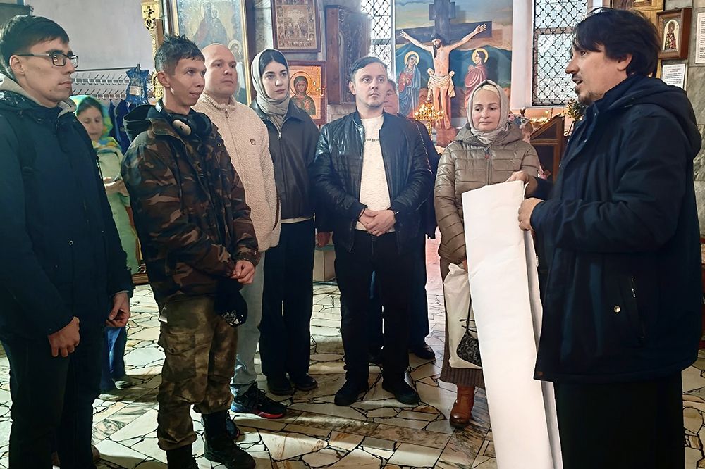 Руководитель отдела по канонизации святых провёл экскурсию для православной молодёжи
