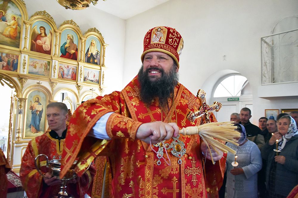 Епископ Гавриил совершил великое освящения храма Георгия Победоносца в селе Старое Гришкино
