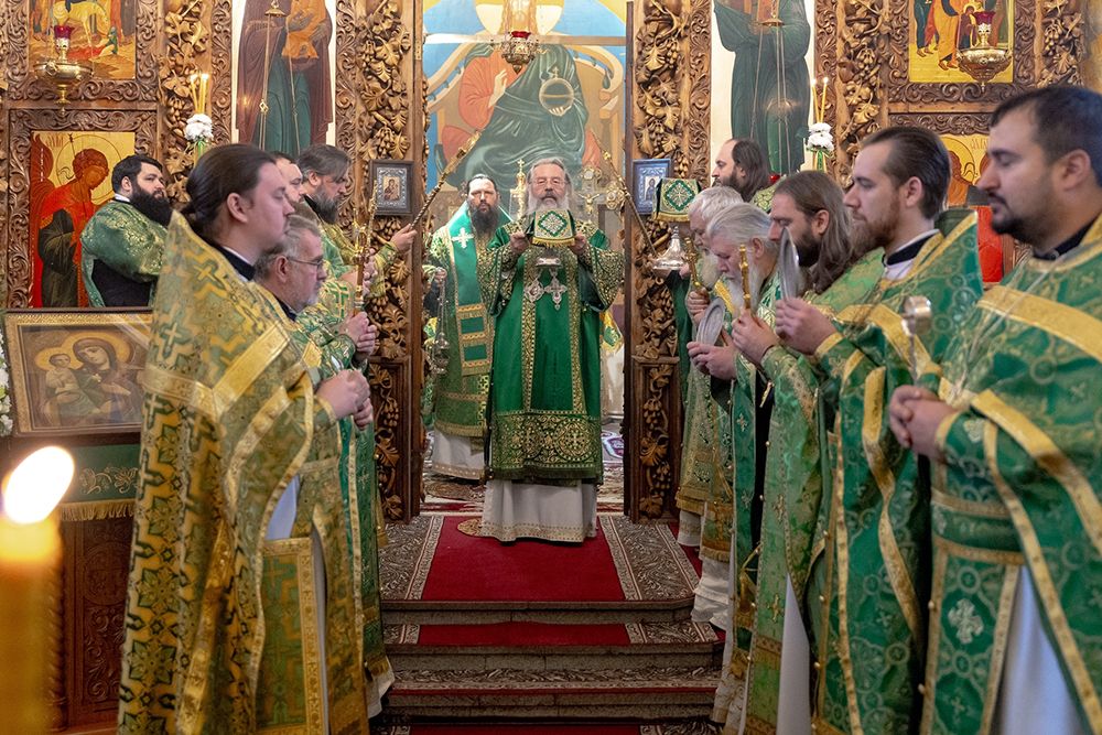 Митрополит Кирилл и епископ Гавриил возглавили престольные торжества в храме Космы и Дамиана Набережных Челнов [+Видео]