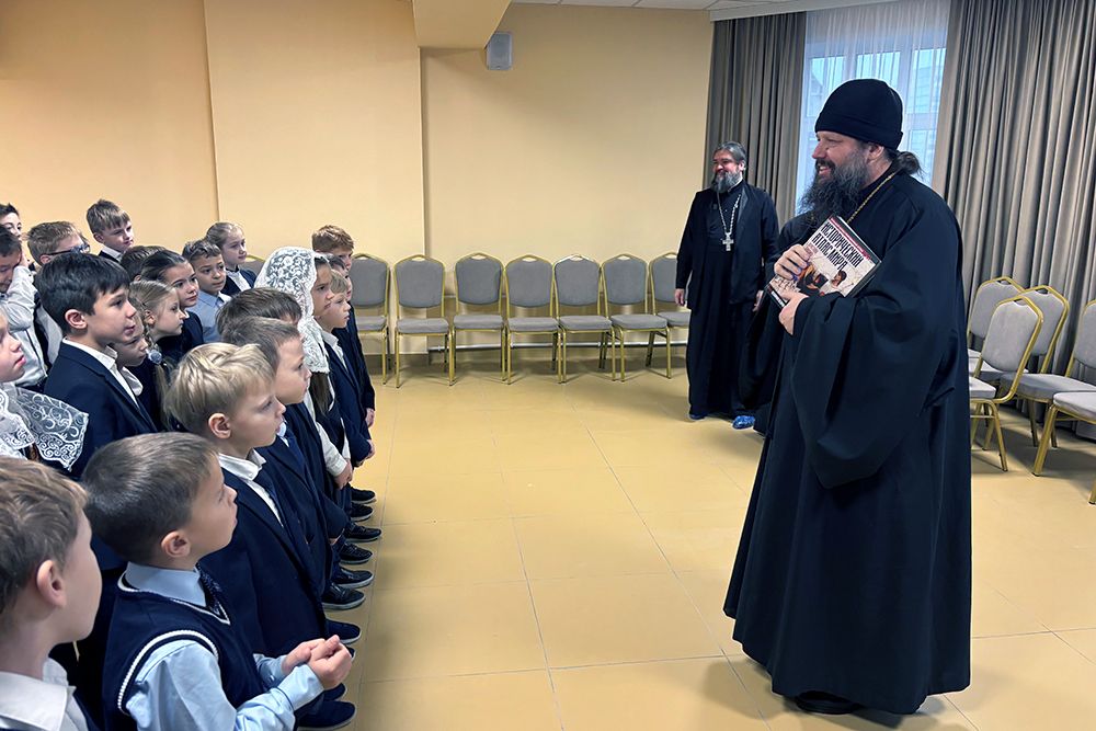 Епископ Гавриил посетил православную гимназию