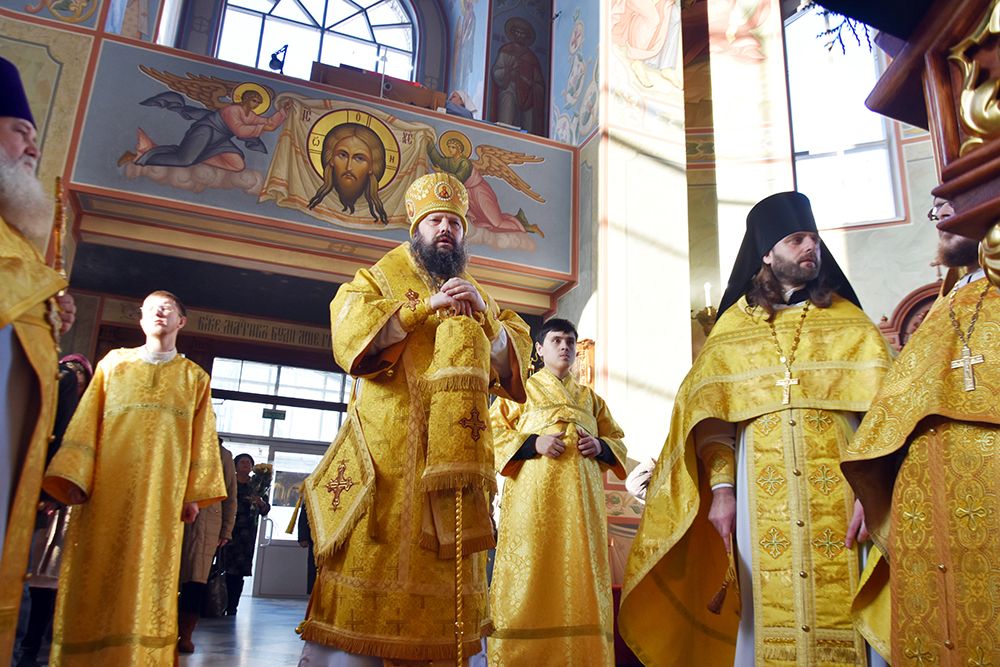 В день памяти святителя Амвросия Медиоланского епископ Гавриил совершил Литургию в серафимовском храме Челнов [+Видео]