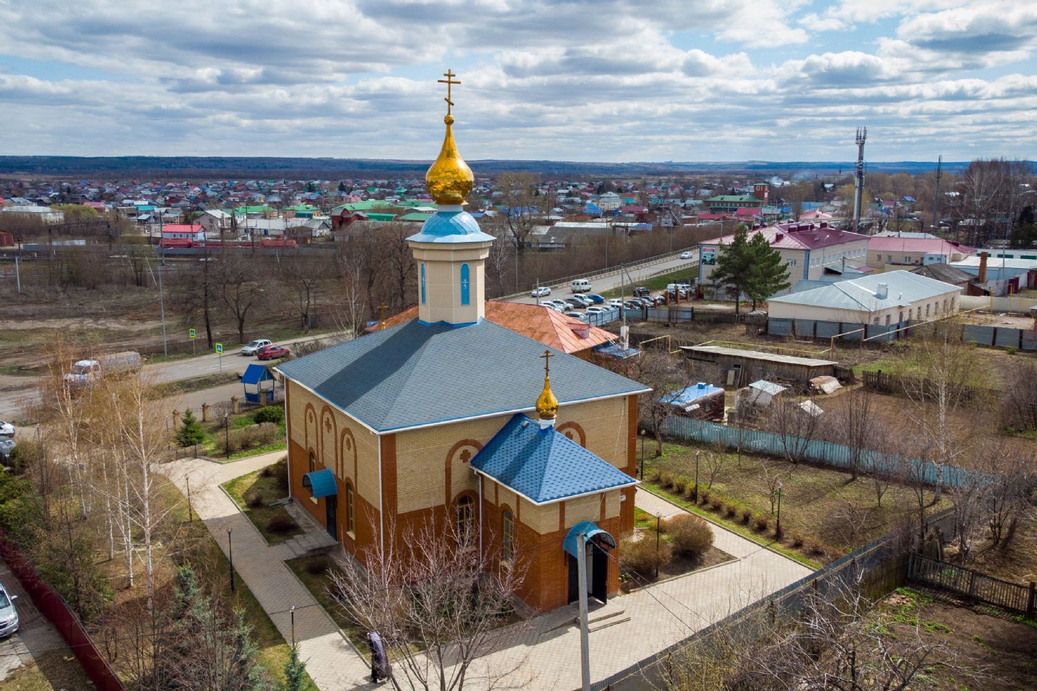 Социальный отдел епархии поддержал прихожан агрызского храма