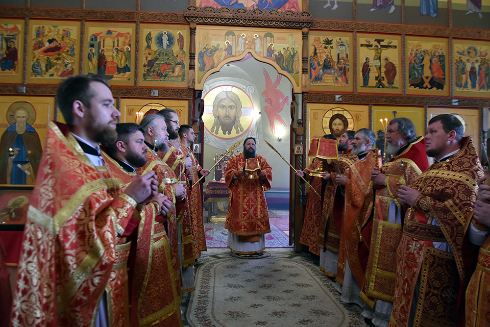 В день явления Креста Господня в Иерусалиме, епископ Гавриил совершил Литургию в Менделеевске [+Видео]
